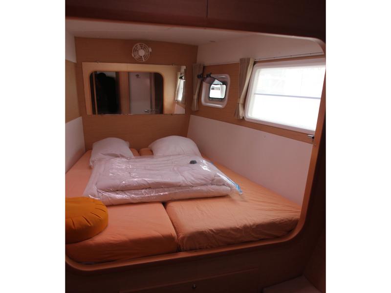 Book yachts online - catamaran - Lagoon 440 - Aina - rent