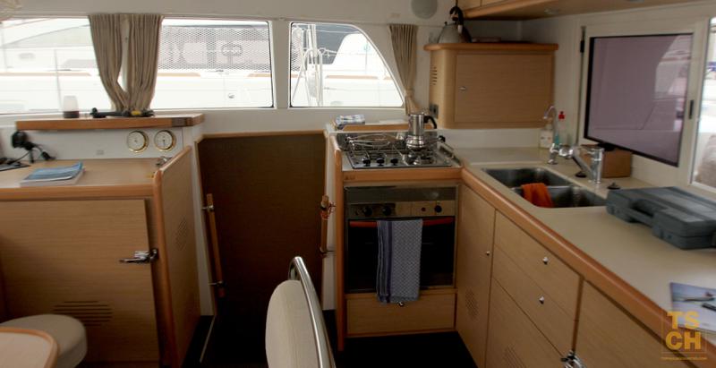 Book yachts online - catamaran - Lagoon 440 - Aina - rent