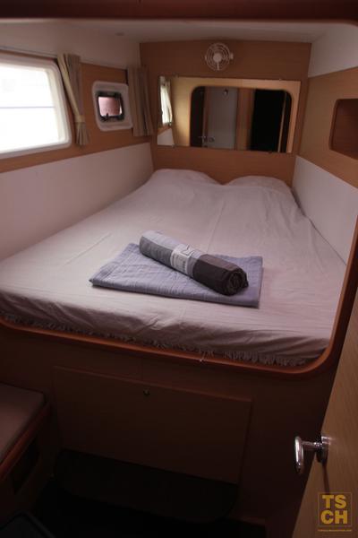 Book yachts online - catamaran - Lagoon 440 - Aina - rent