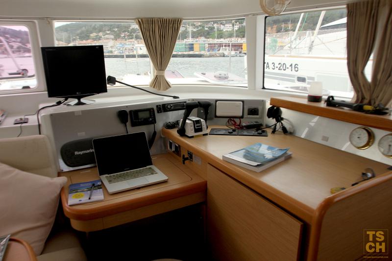 Book yachts online - catamaran - Lagoon 440 - Aina - rent