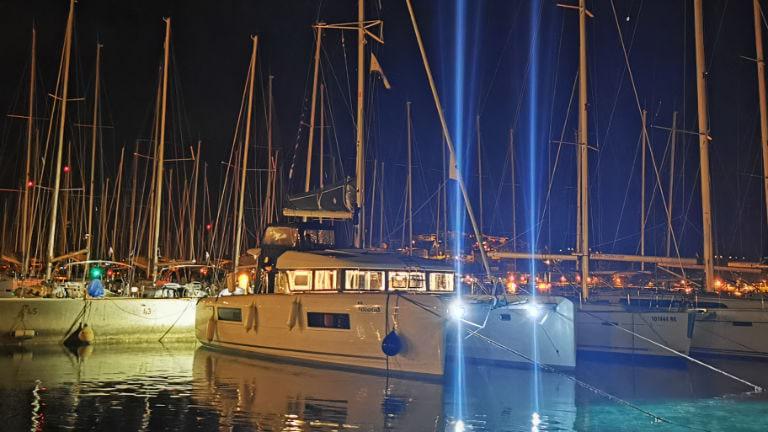 Book yachts online - catamaran - Lagoon 40 - Vaiana - rent