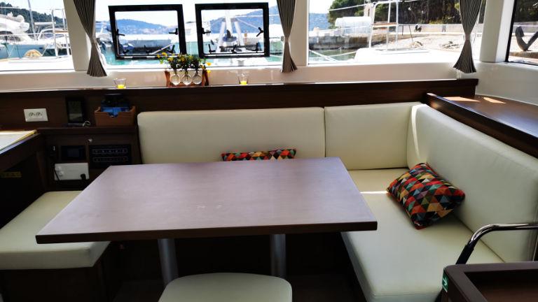 Book yachts online - catamaran - Lagoon 40 - Vaiana - rent