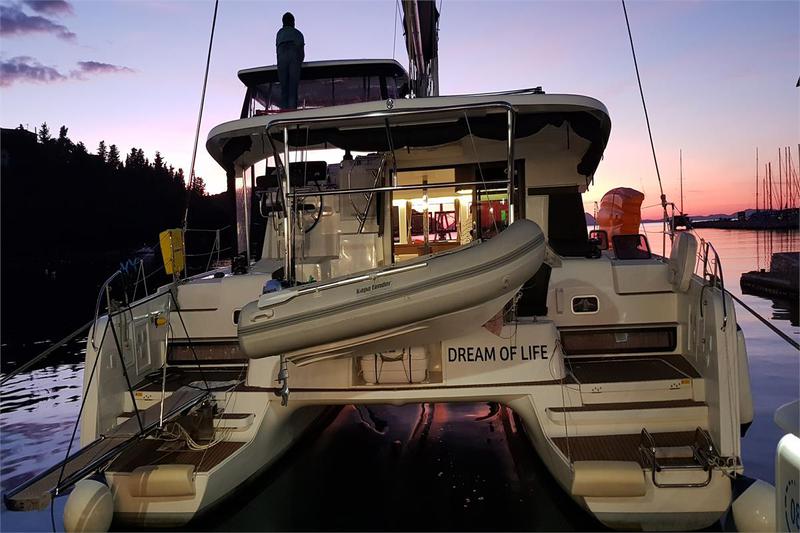Book yachts online - catamaran - Lagoon 42 - Lagoon 42 - rent