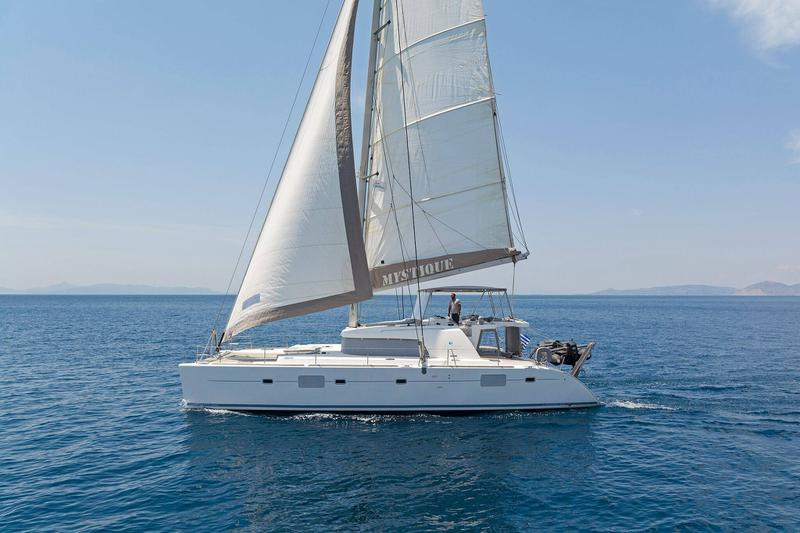 Book yachts online - catamaran - Lagoon 500 - Mystique I - rent