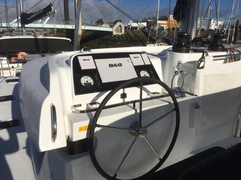 Book yachts online - catamaran - Lagoon 42 - Tigra - rent