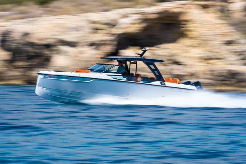 Book yachts online - motorboat - Saxdor 320 GTO - Absinthe - rent