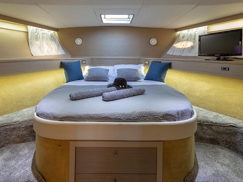 Book yachts online - motorboat - Barberis 53 - Marios L - rent