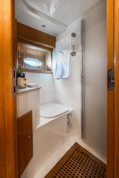 Book yachts online - motorboat - Uniesse 48 Open - M/Y ALMI - rent
