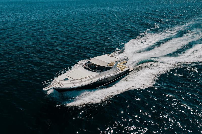 Book yachts online - motorboat - Uniesse 48 Open - M/Y ALMI - rent
