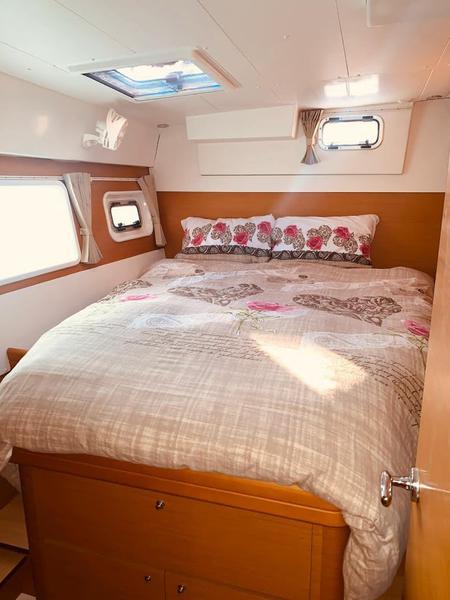 Book yachts online - catamaran - Lagoon 421 - We-Dun-It - rent