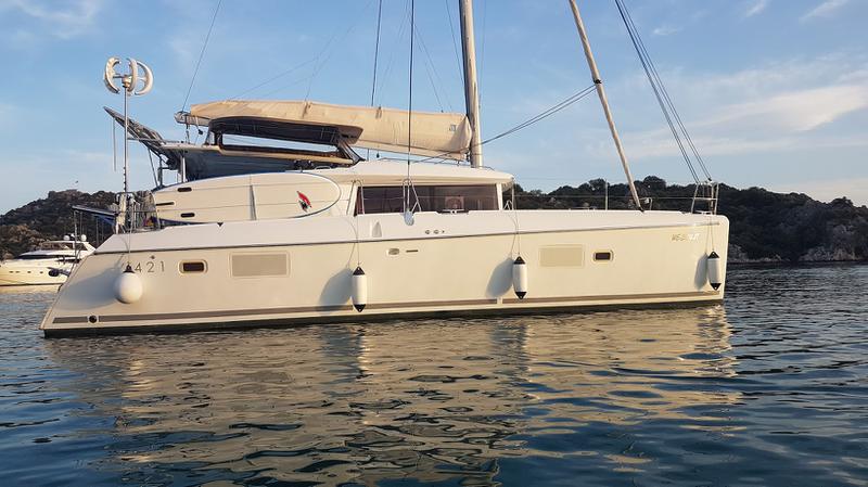 Book yachts online - catamaran - Lagoon 421 - We-Dun-It - rent
