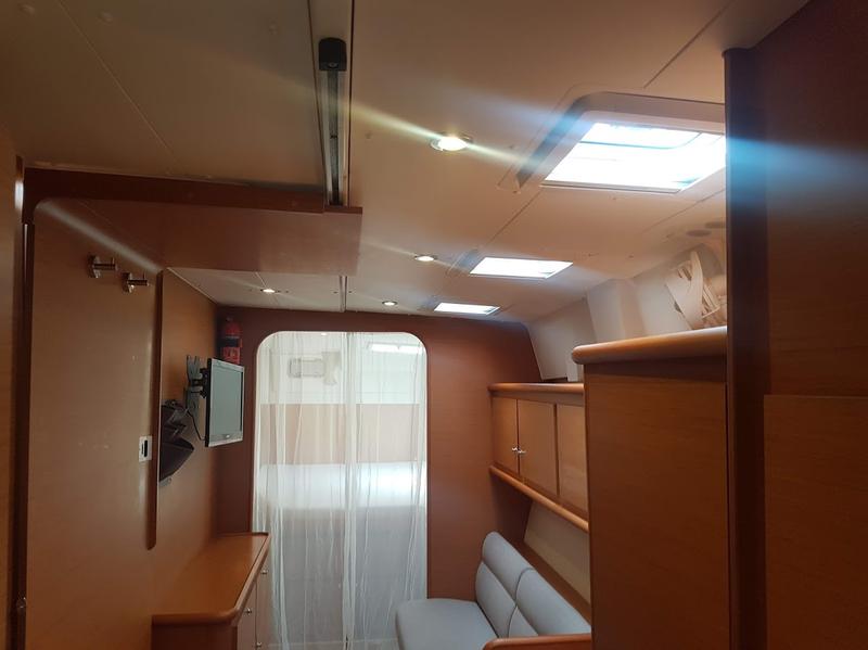 Book yachts online - catamaran - Lagoon 421 - We-Dun-It - rent