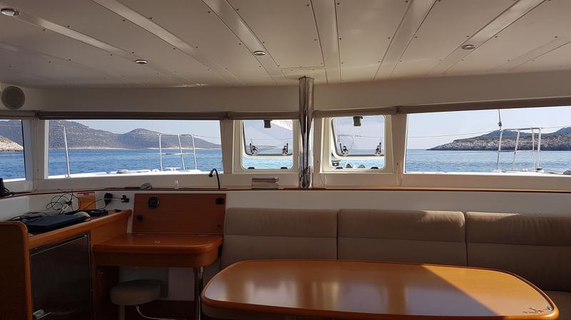 Book yachts online - catamaran - Lagoon 421 - We-Dun-It - rent