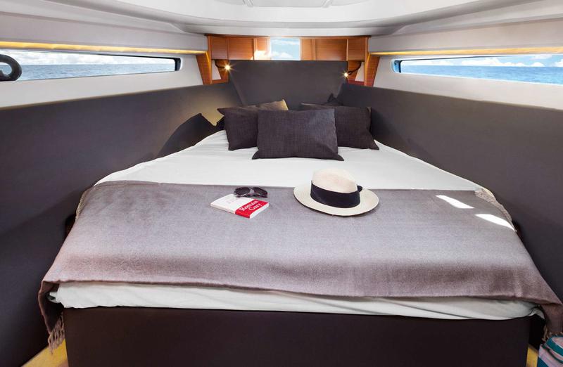 Book yachts online - motorboat - Bavaria S36 Open - Marsil - rent