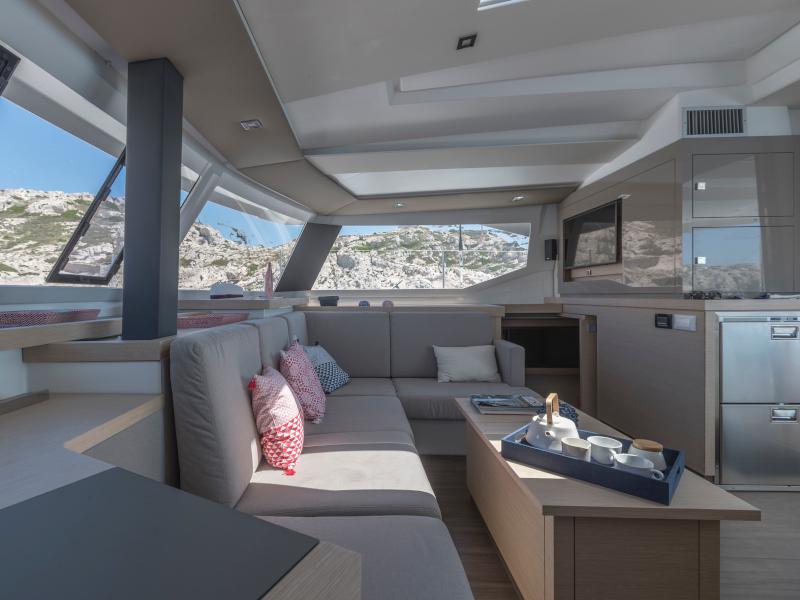 Book yachts online - catamaran - Astréa 42 - Mouse - rent