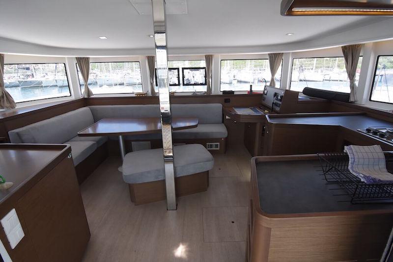 Book yachts online - catamaran - Lagoon 42 - LOLINA - rent