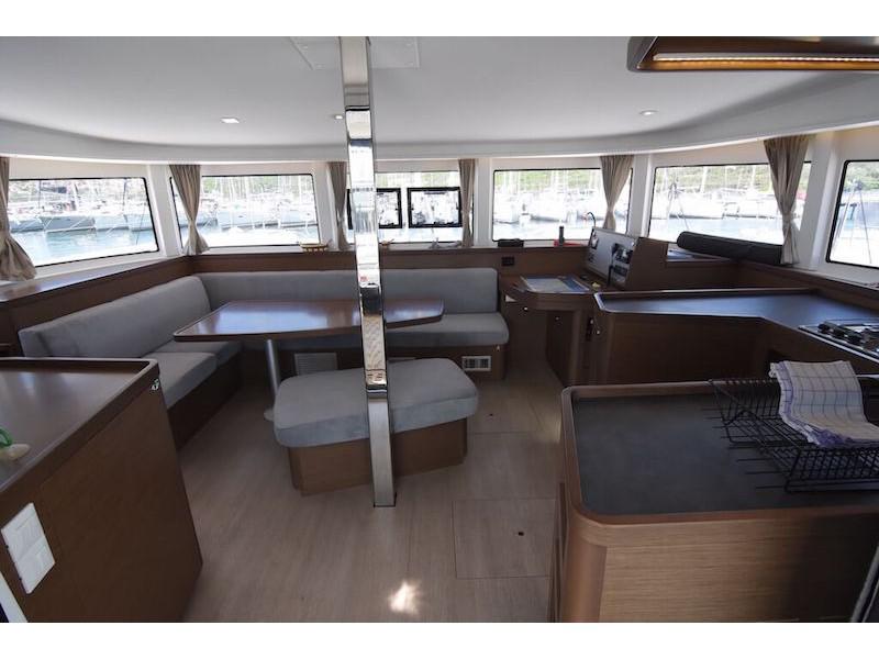 Book yachts online - catamaran - Lagoon 42 - LOLINA - rent