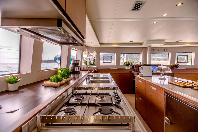 Book yachts online - catamaran - Lagoon 620 - Valium 62 - rent