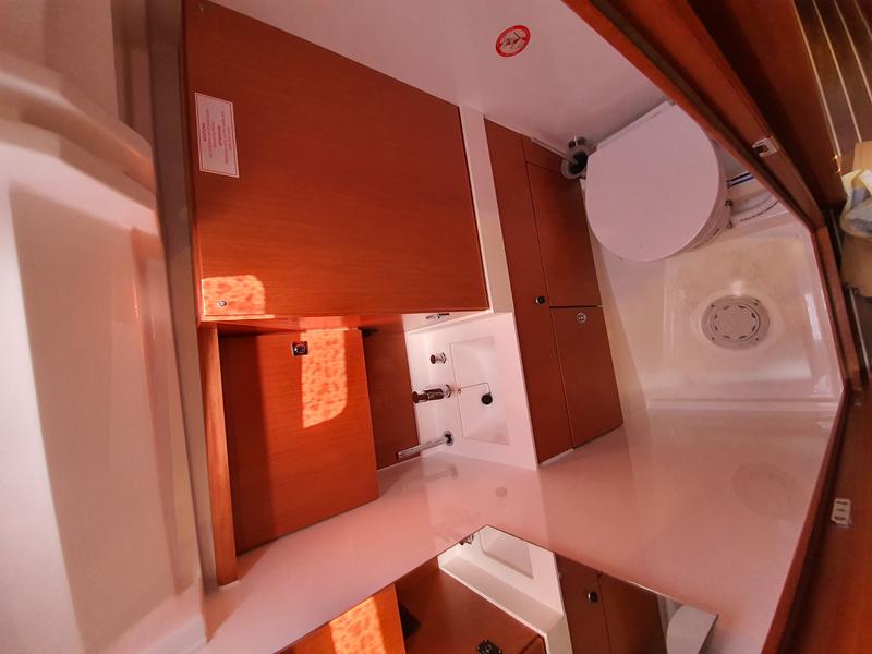 Book yachts online - sailboat - Bavaria C45 - Blue Diamond - rent
