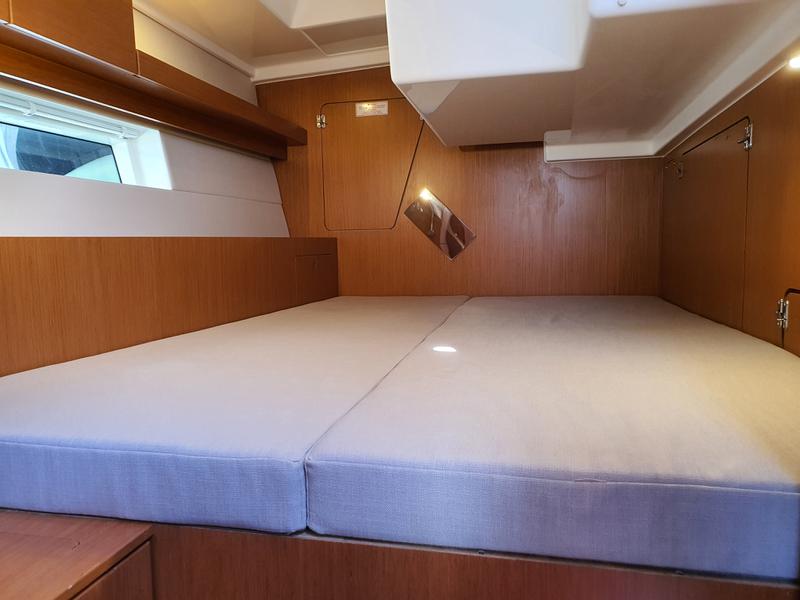 Book yachts online - sailboat - Bavaria C45 - Blue Diamond - rent