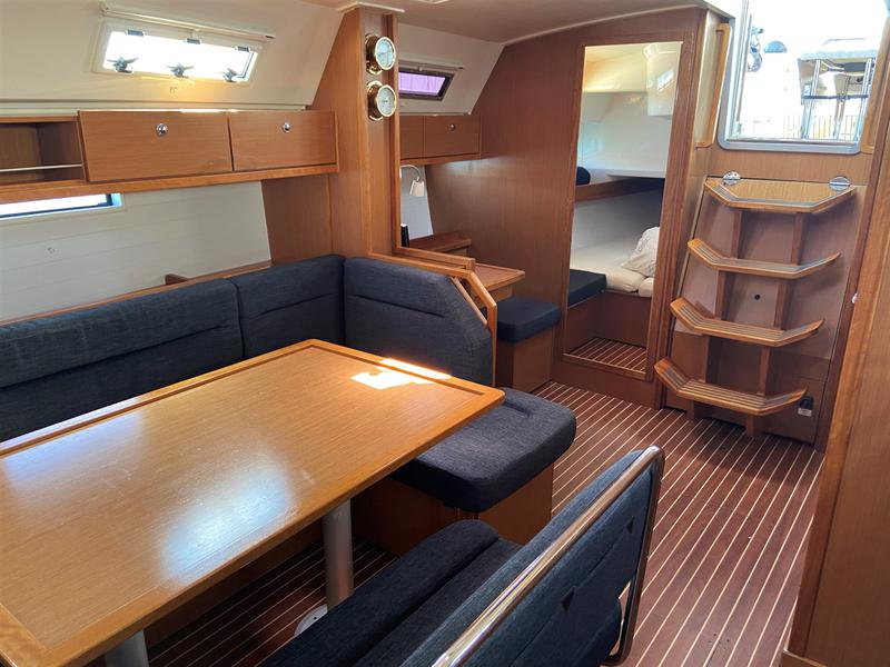 Book yachts online - sailboat - Bavaria 40 BT '13 - Morana - rent