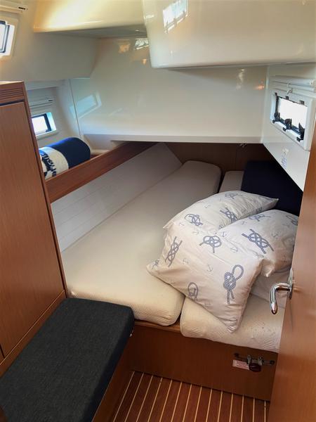 Book yachts online - sailboat - Bavaria 40 BT '13 - Morana - rent
