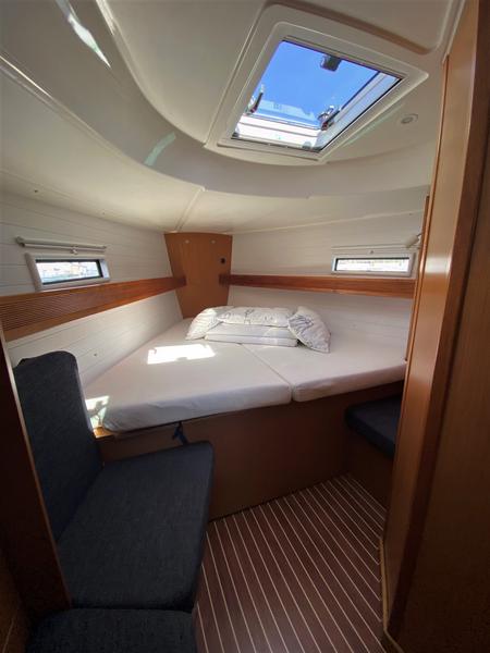 Book yachts online - sailboat - Bavaria 40 BT '13 - Morana - rent