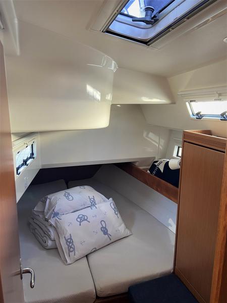 Book yachts online - sailboat - Bavaria 40 BT '13 - Morana - rent