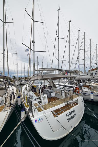 Book yachts online - sailboat - Oceanis 41 - Hope  - rent