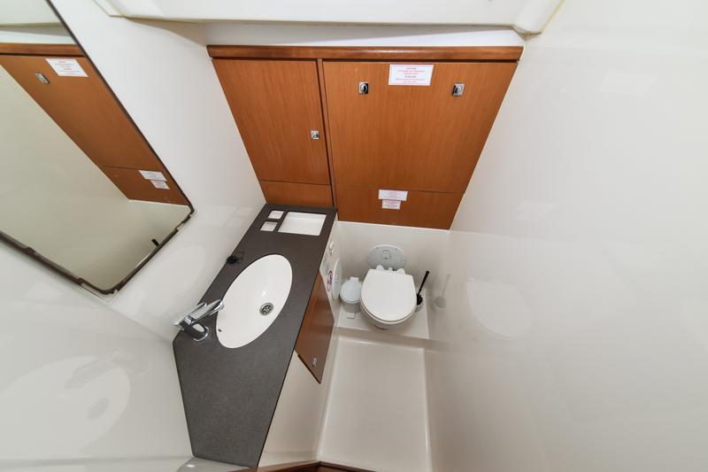 Book yachts online - sailboat - Bavaria Cruiser 46 - SIX BAG - rent