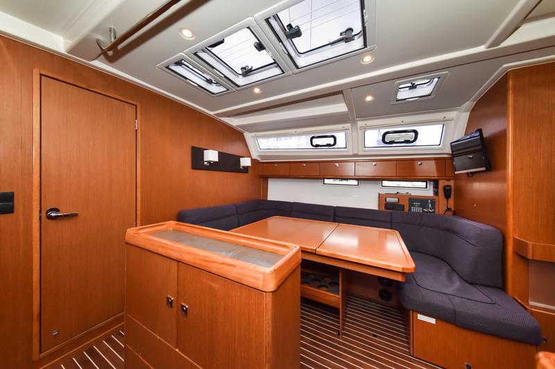 Book yachts online - sailboat - Bavaria Cruiser 46 - SIX BAG - rent