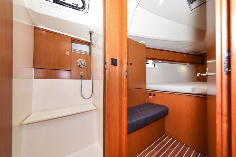 Book yachts online - sailboat - Bavaria Cruiser 46 - SIX BAG - rent