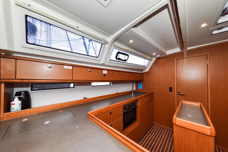 Book yachts online - sailboat - Bavaria Cruiser 46 - SIX BAG - rent