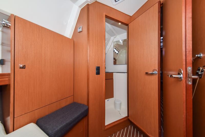 Book yachts online - sailboat - Bavaria Cruiser 46 - SIX BAG - rent