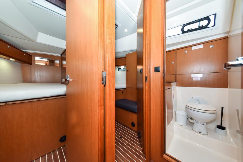 Book yachts online - sailboat - Bavaria Cruiser 46 - SIX BAG - rent