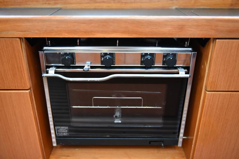 Book yachts online - sailboat - Bavaria Cruiser 46 - SIX BAG - rent