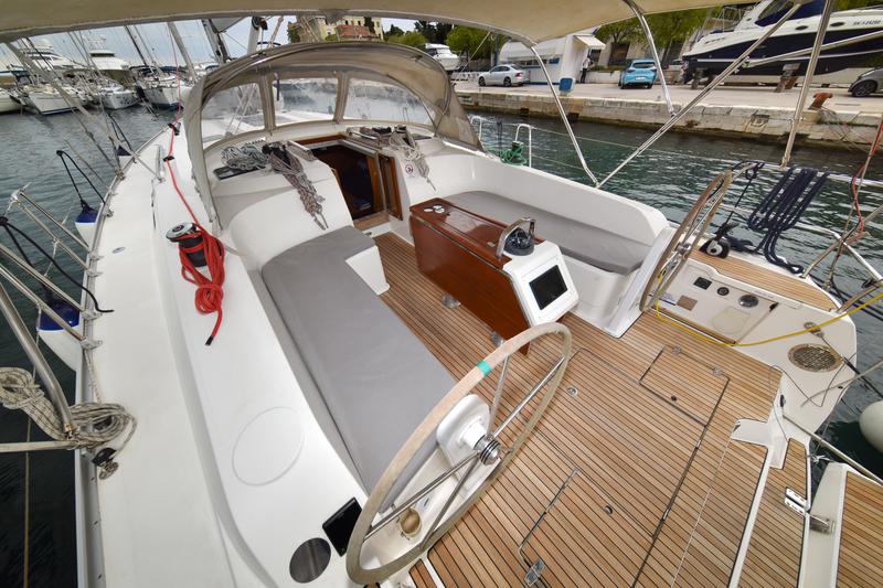 Book yachts online - sailboat - Bavaria Cruiser 46 - SIX BAG - rent