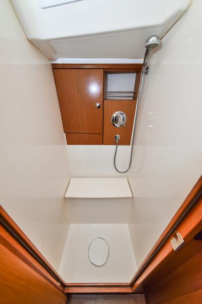 Book yachts online - sailboat - Bavaria Cruiser 46 - SIX BAG - rent