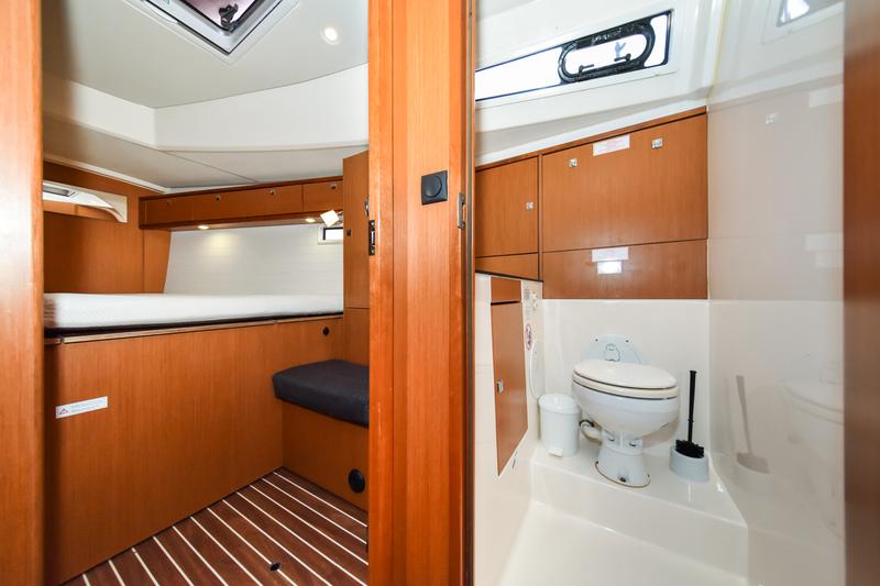 Book yachts online - sailboat - Bavaria Cruiser 46 - SIX BAG - rent