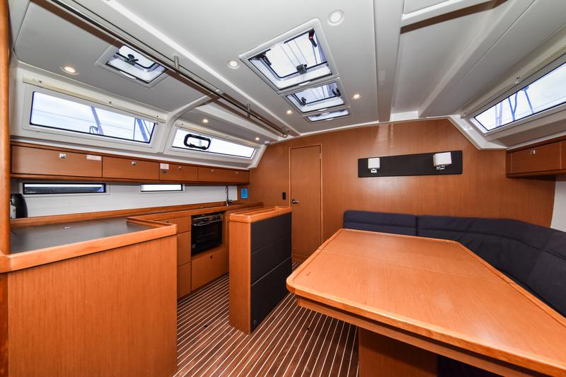 Book yachts online - sailboat - Bavaria Cruiser 46 - SIX BAG - rent