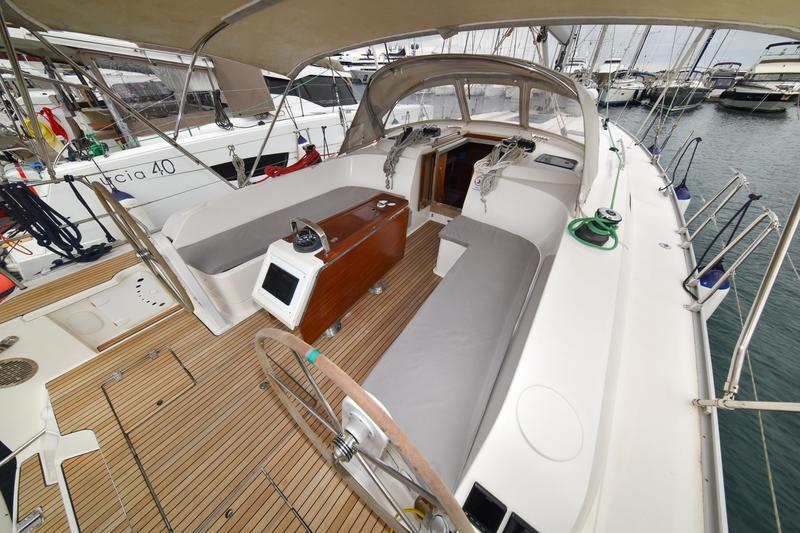 Book yachts online - sailboat - Bavaria Cruiser 46 - SIX BAG - rent
