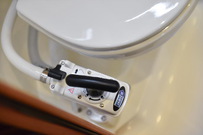 Book yachts online - sailboat - Bavaria Cruiser 46 - SIX BAG - rent