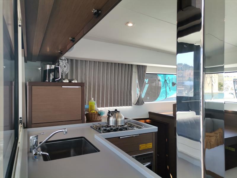 Book yachts online - catamaran - Lagoon 40 - wave elli - rent