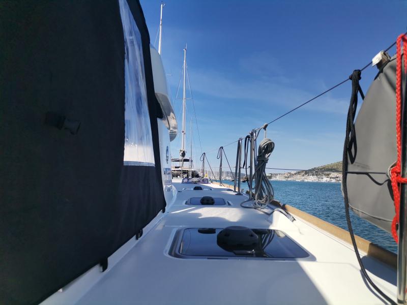 Book yachts online - catamaran - Lagoon 40 - wave elli - rent