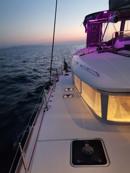 Book yachts online - catamaran - Lagoon 450  Flybridge - MIA PLUS - rent
