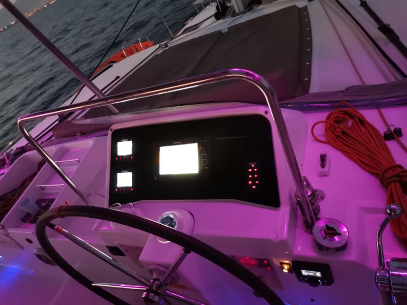 Book yachts online - catamaran - Lagoon 450  Flybridge - MIA PLUS - rent