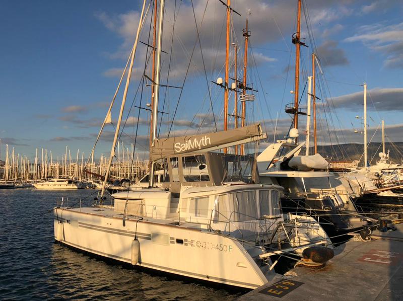 Book yachts online - catamaran - Lagoon 450  Flybridge - MIA PLUS - rent