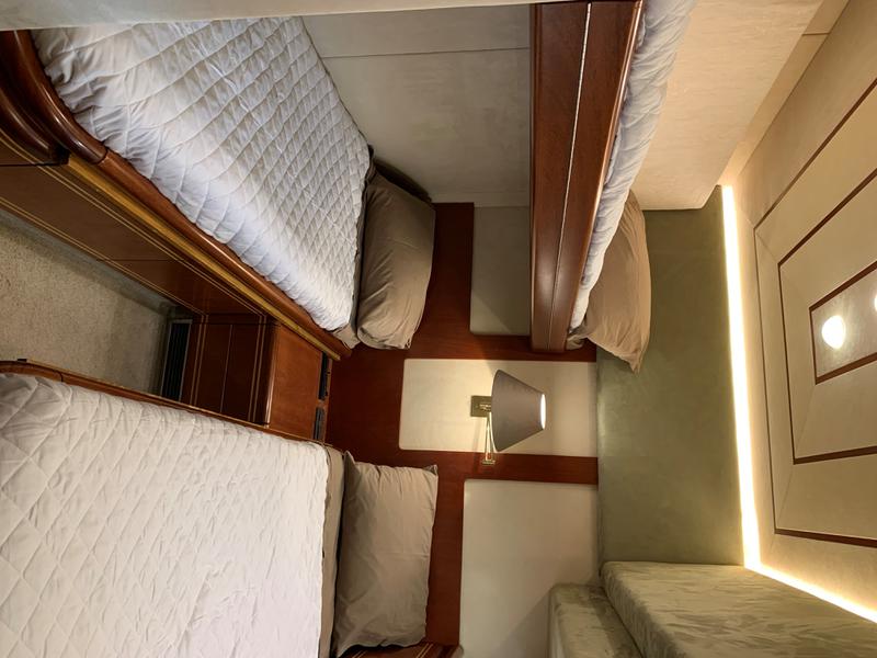 Book yachts online - motorboat - Ferretti 76' Fly - Bruno - rent