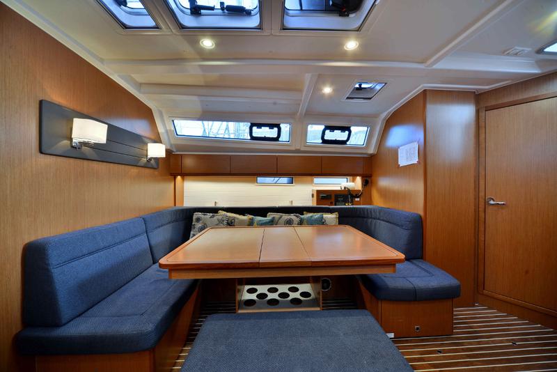 Book yachts online - sailboat - Bavaria 46 Cruiser - Captain John - rent