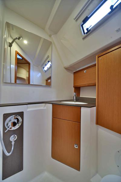 Book yachts online - sailboat - Bavaria 46 Cruiser - Captain John - rent